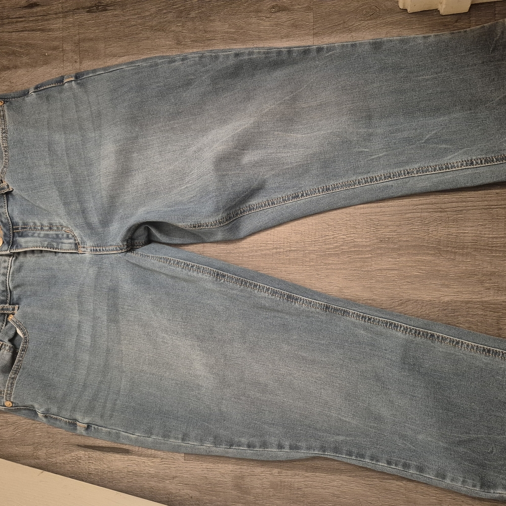 Seven7 Blue Ankle Cropped Jeans Classic Style